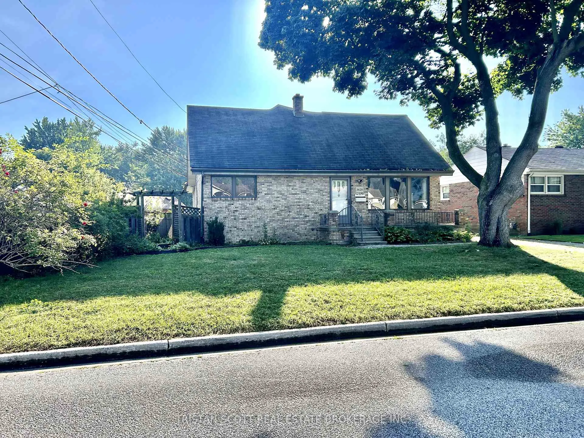 Photo 1 of 3620 Dandurand Avenue, Windsor — HOMEH