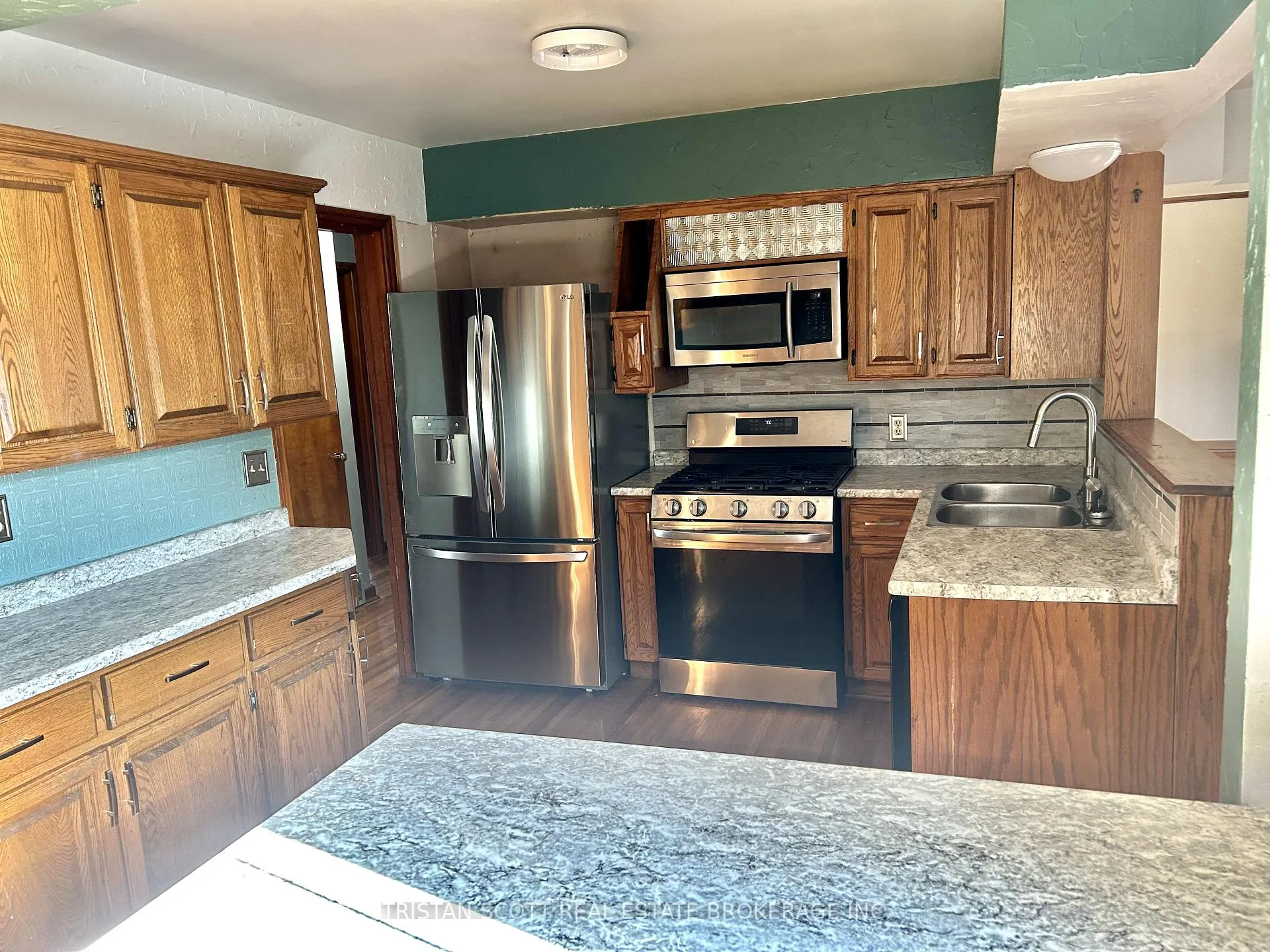 Photo 2 of 3620 Dandurand Avenue, Windsor — HOMEH