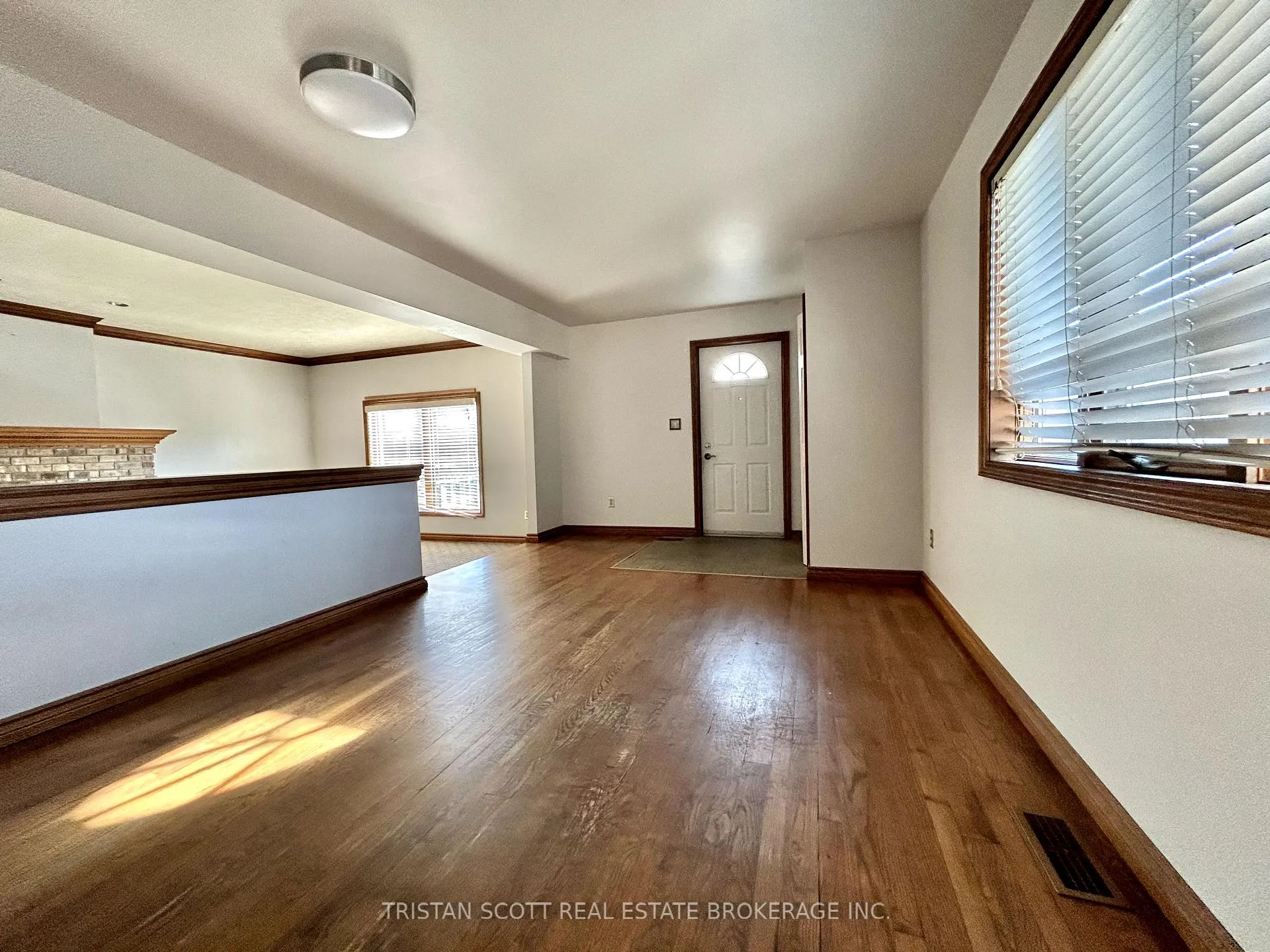 Photo 4 of 3620 Dandurand Avenue, Windsor — HOMEH