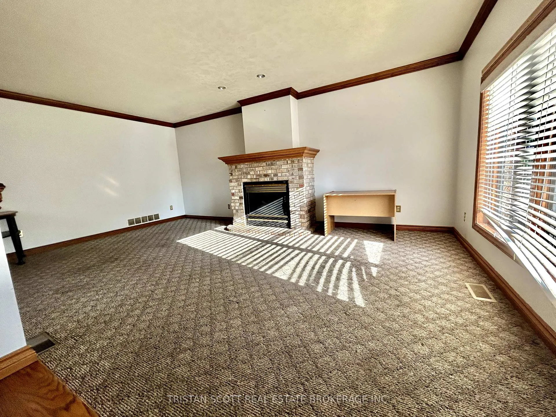 Photo 5 of 3620 Dandurand Avenue, Windsor — HOMEH