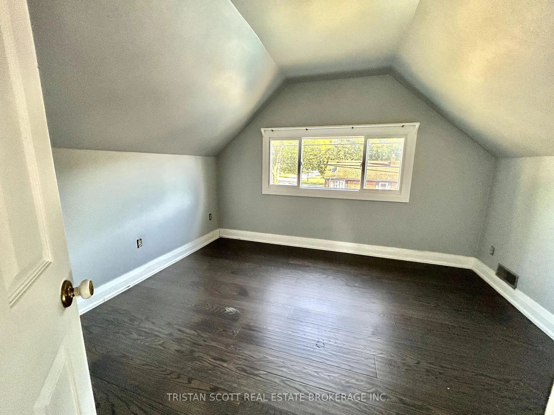 Photo 8 of 3620 Dandurand Avenue, Windsor — HOMEH