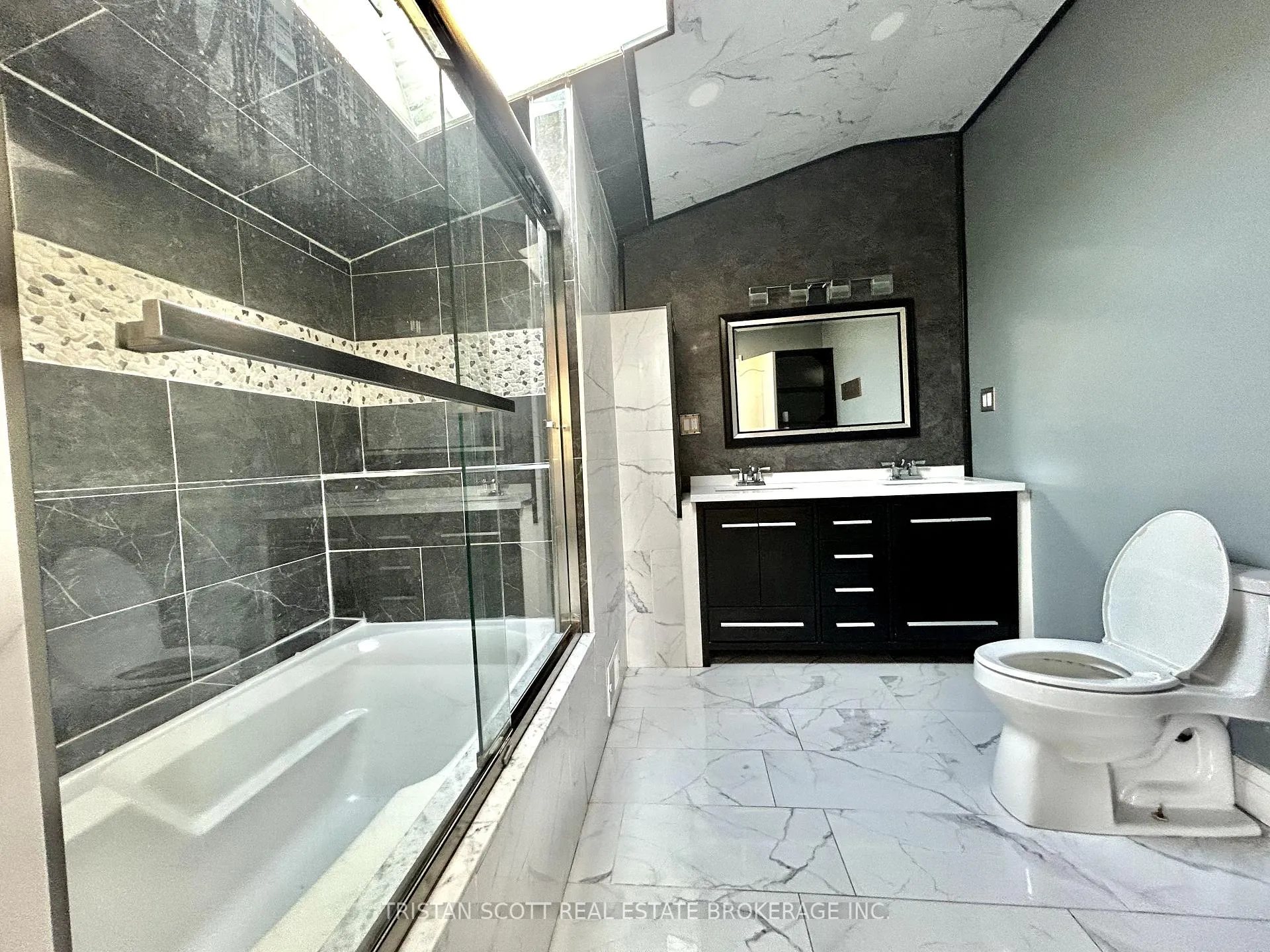 Photo 10 of 3620 Dandurand Avenue, Windsor — HOMEH