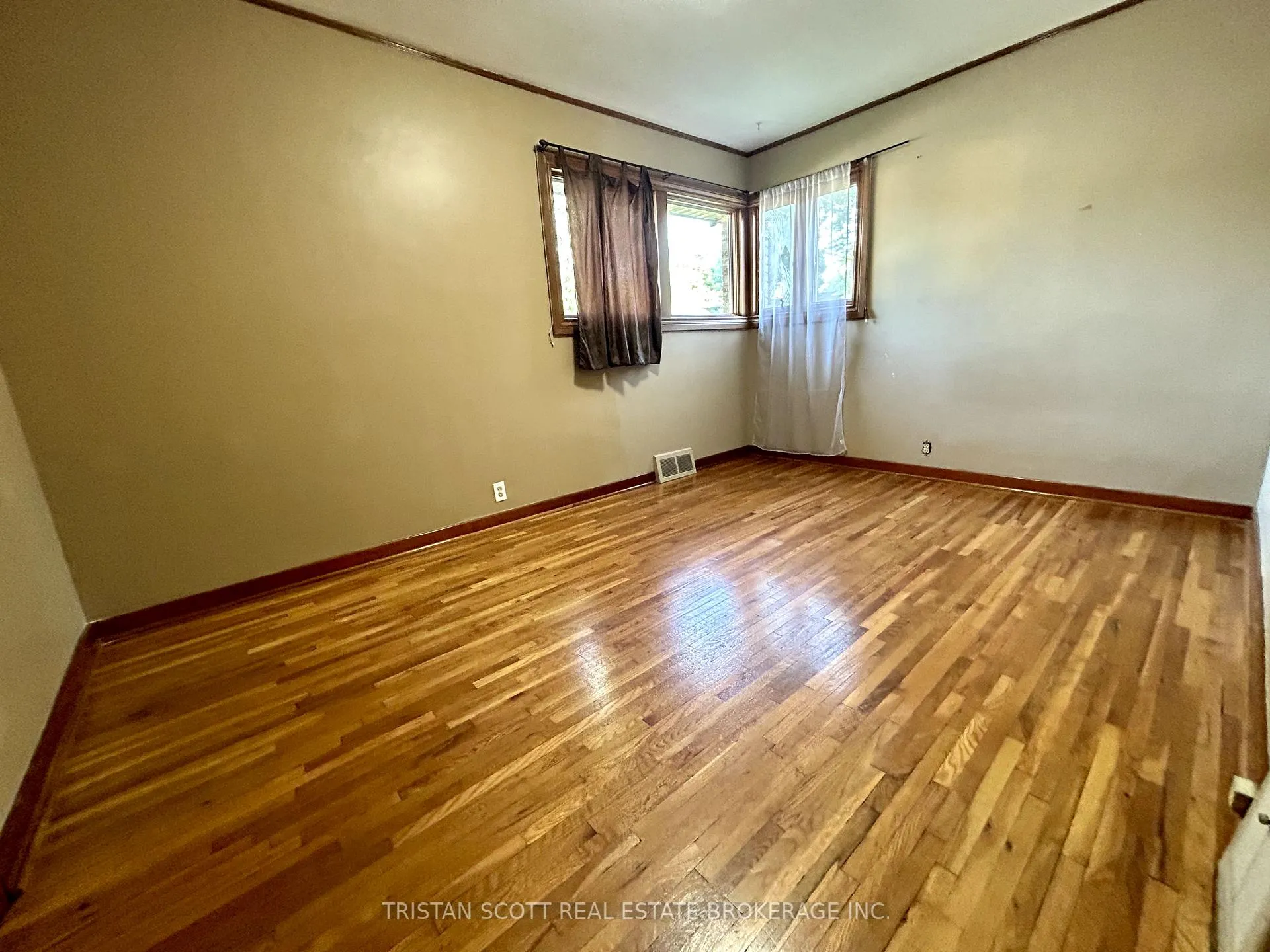 Photo 12 of 3620 Dandurand Avenue, Windsor — HOMEH