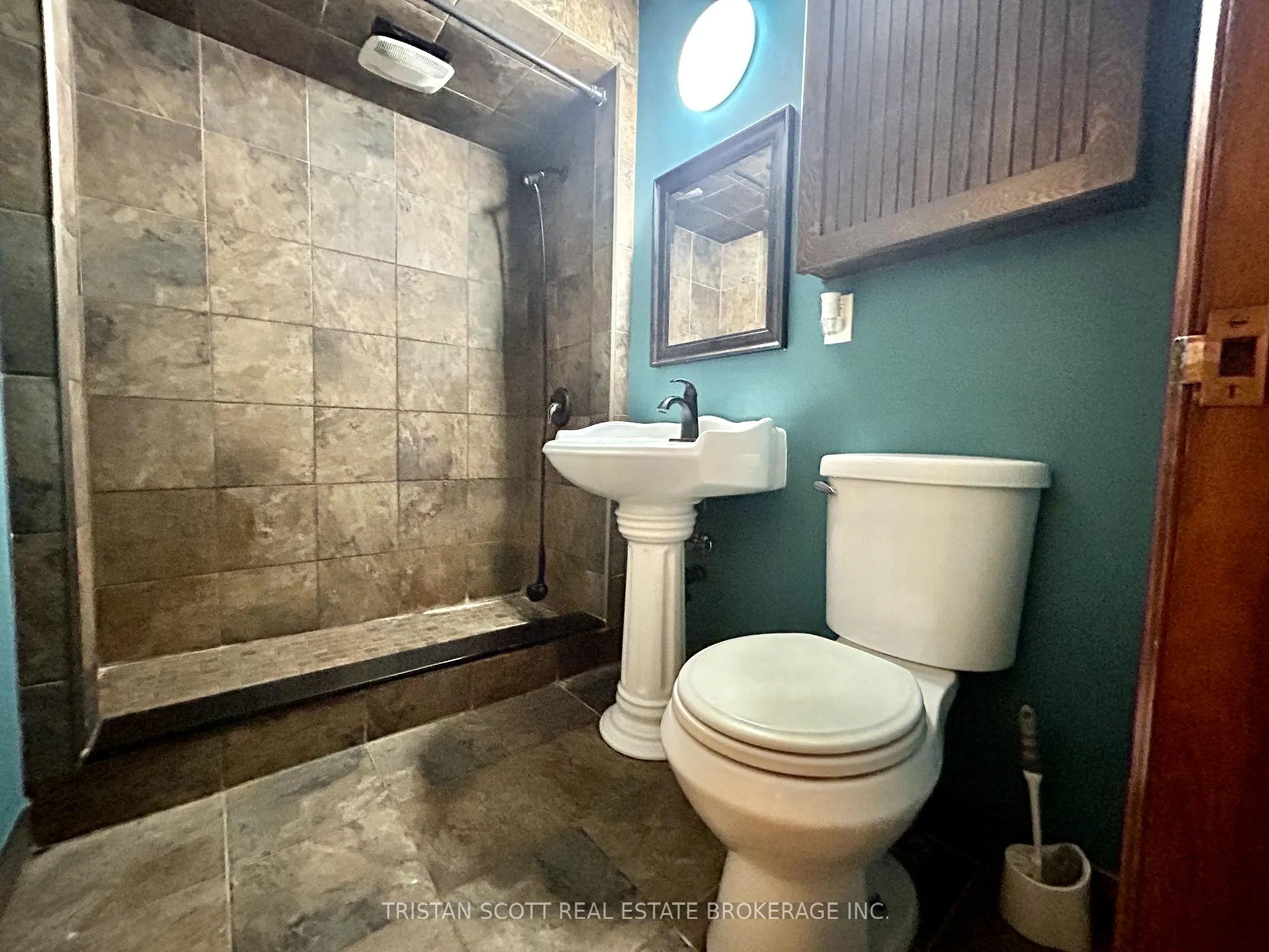 Photo 13 of 3620 Dandurand Avenue, Windsor — HOMEH