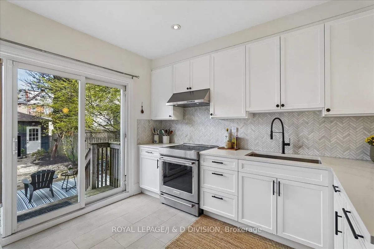 Photo 11 of 113 Langford Avenue, Toronto, Danforth Village-East York — HOMEH