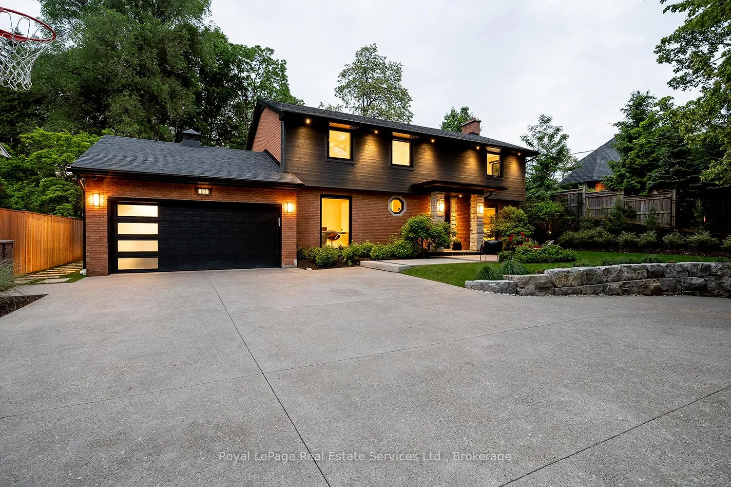 Photo 2 of 111 Judith Crescent, Hamilton, Ancaster — HOMEH