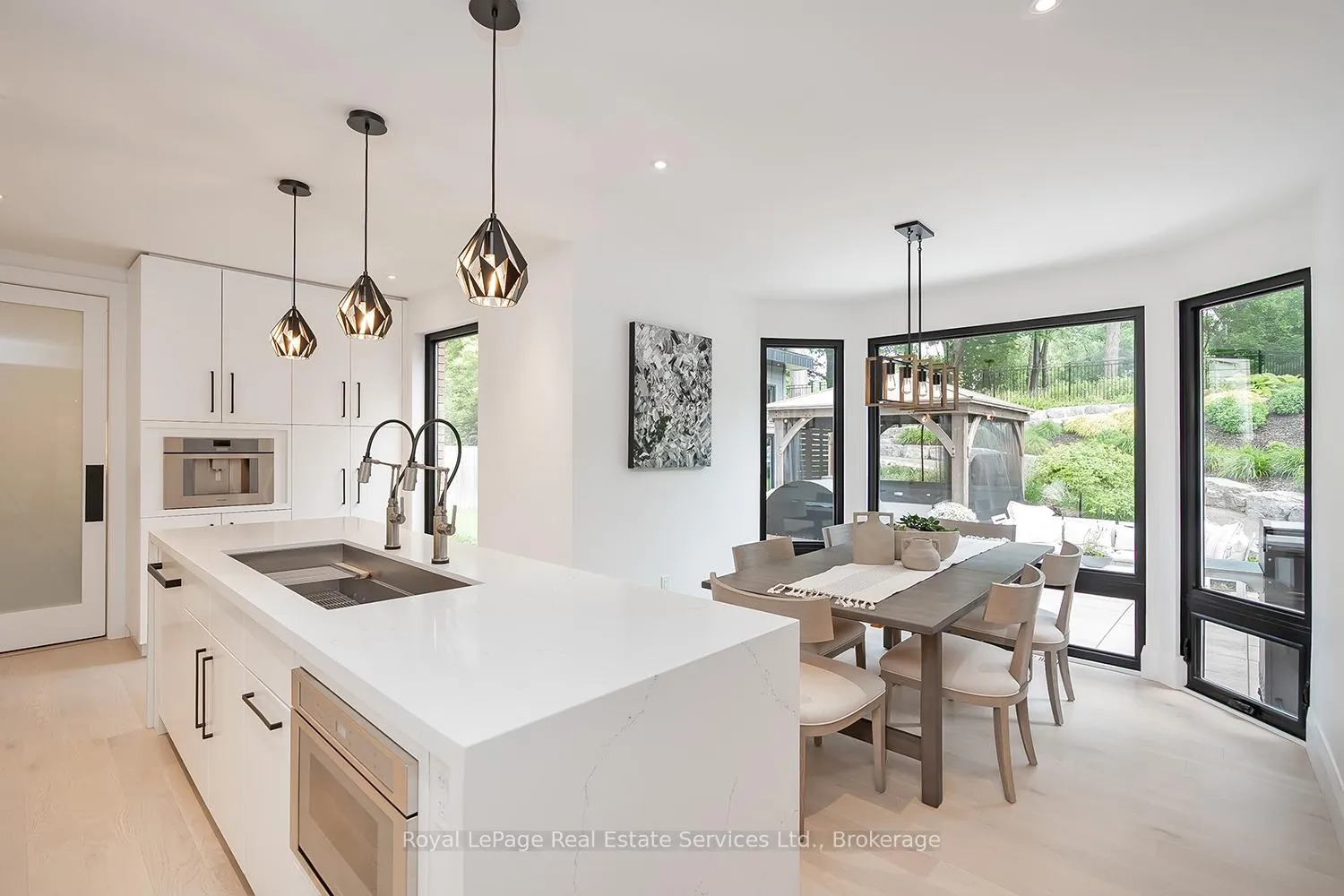 Photo 8 of 111 Judith Crescent, Hamilton, Ancaster — HOMEH