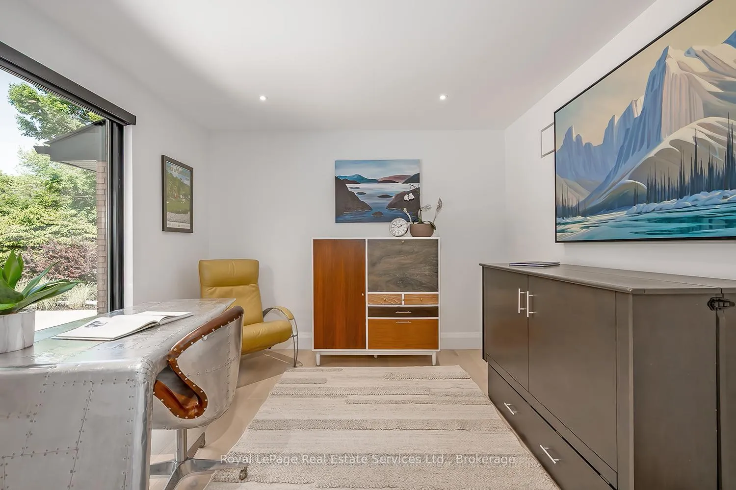 Photo 10 of 111 Judith Crescent, Hamilton, Ancaster — HOMEH