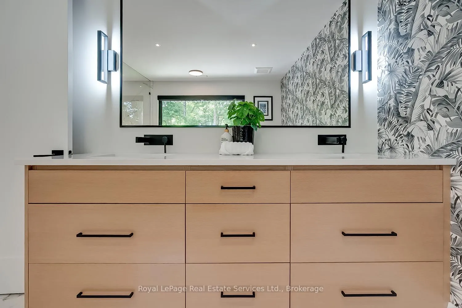 Photo 14 of 111 Judith Crescent, Hamilton, Ancaster — HOMEH