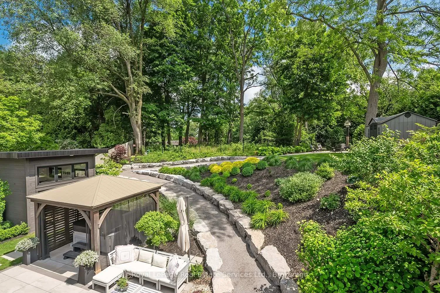 Photo 16 of 111 Judith Crescent, Hamilton, Ancaster — HOMEH