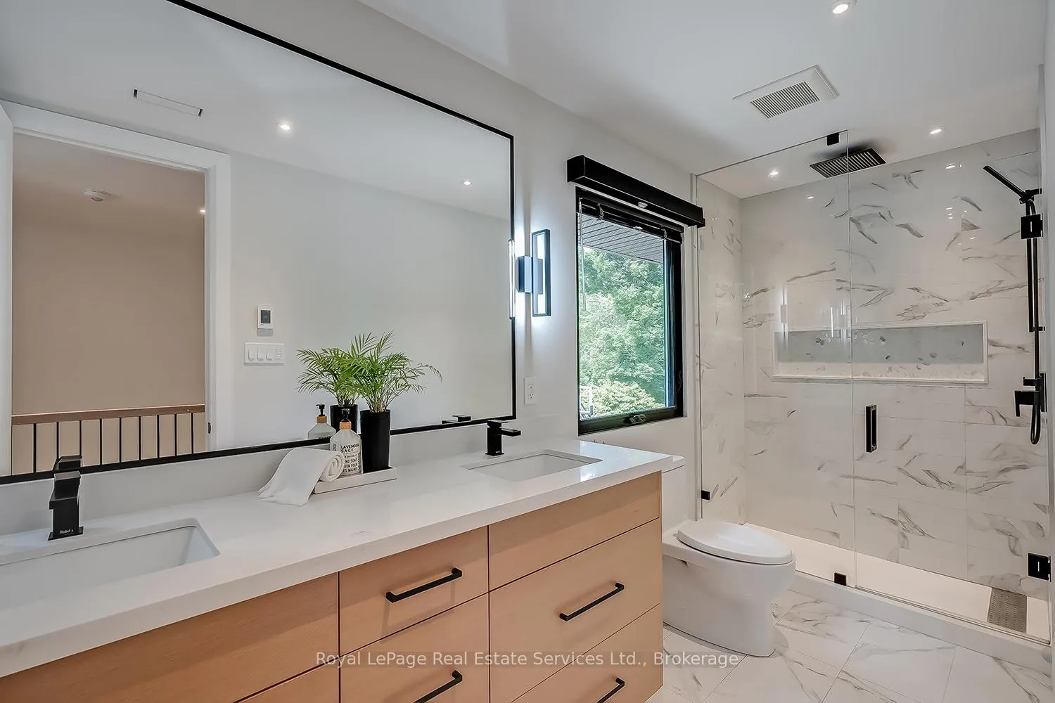 Photo 19 of 111 Judith Crescent, Hamilton, Ancaster — HOMEH