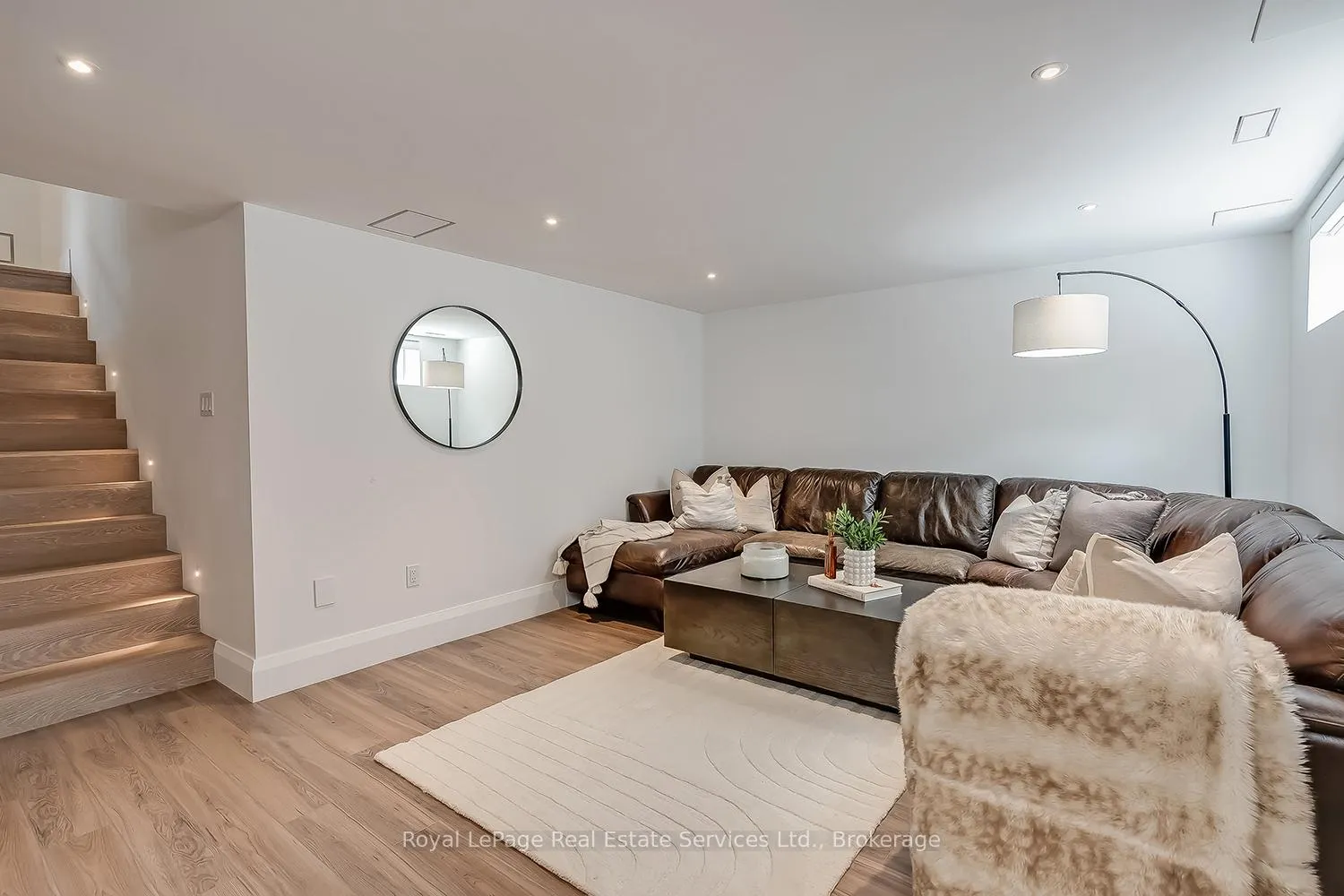 Photo 20 of 111 Judith Crescent, Hamilton, Ancaster — HOMEH
