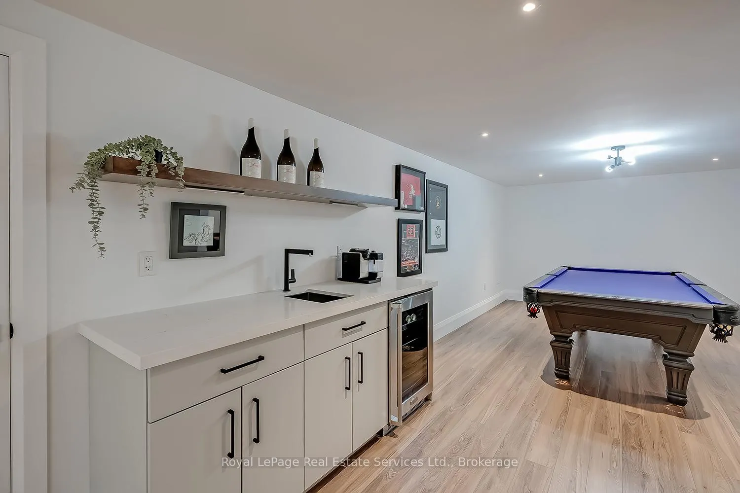Photo 21 of 111 Judith Crescent, Hamilton, Ancaster — HOMEH