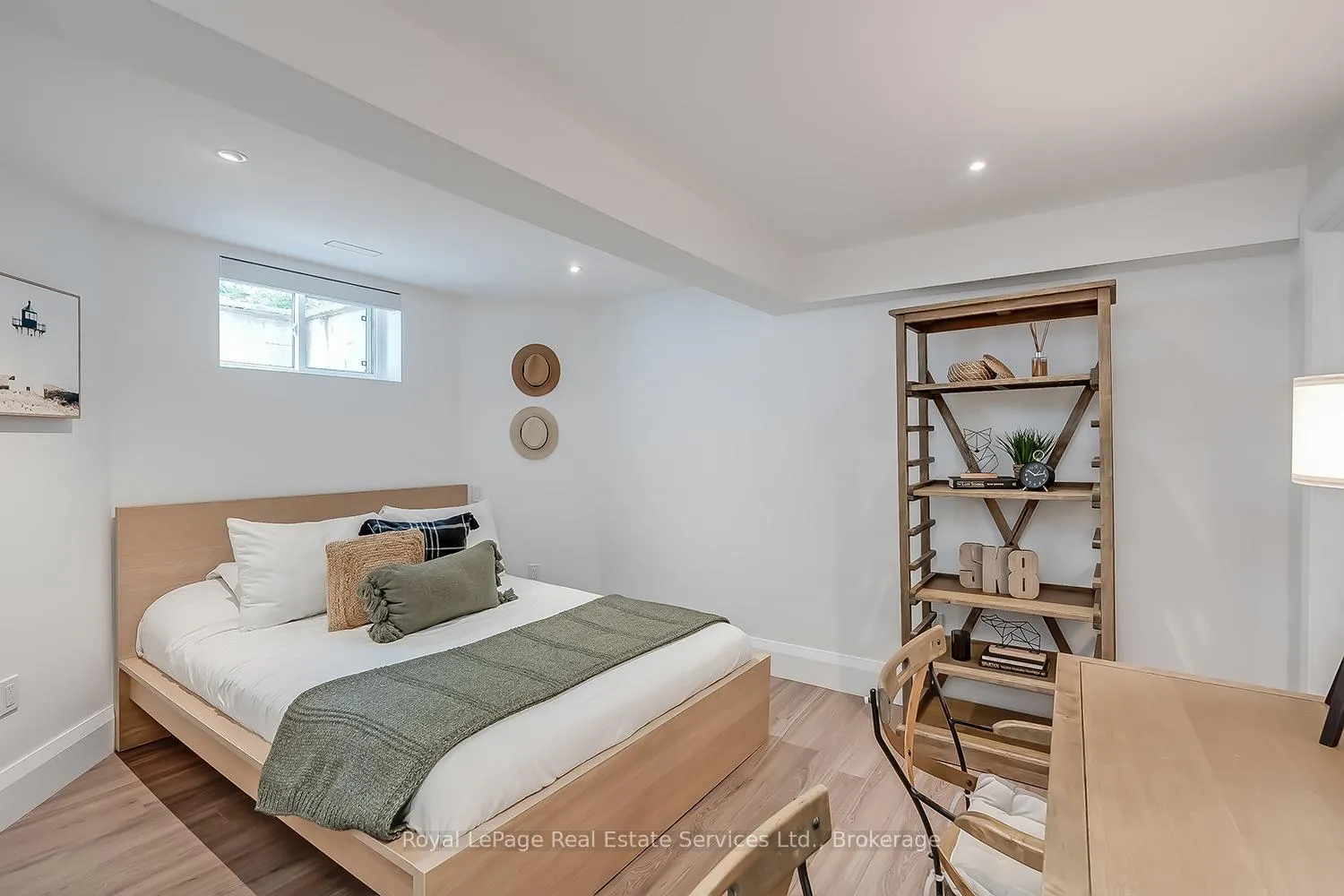 Photo 23 of 111 Judith Crescent, Hamilton, Ancaster — HOMEH
