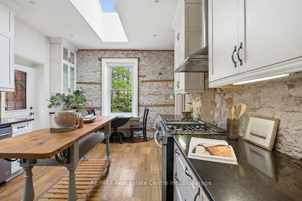 Photo 6 of 52 Queen Street, Guelph, St. George's — HOMEH