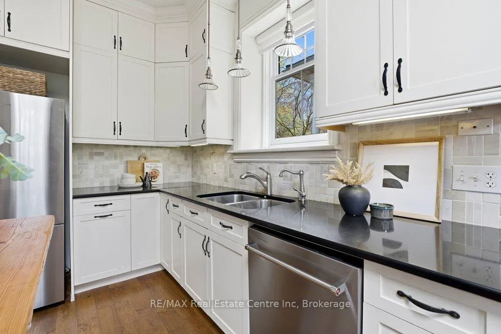 Photo 7 of 52 Queen Street, Guelph, St. George's — HOMEH