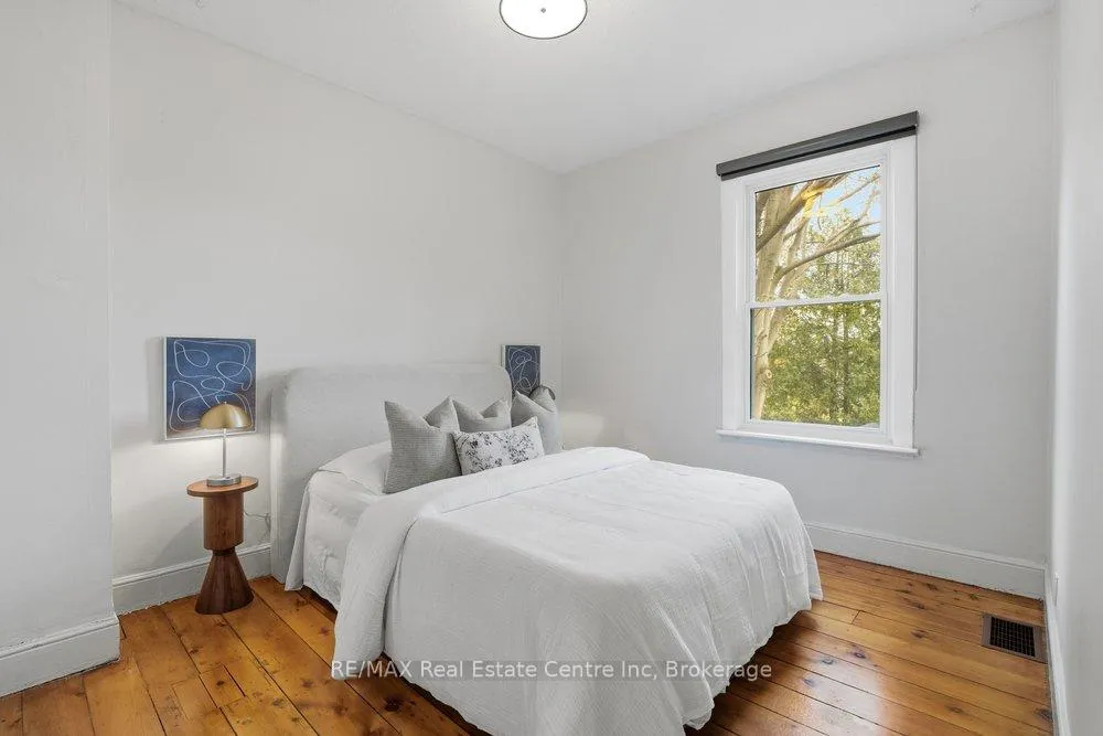 Photo 20 of 52 Queen Street, Guelph, St. George's — HOMEH