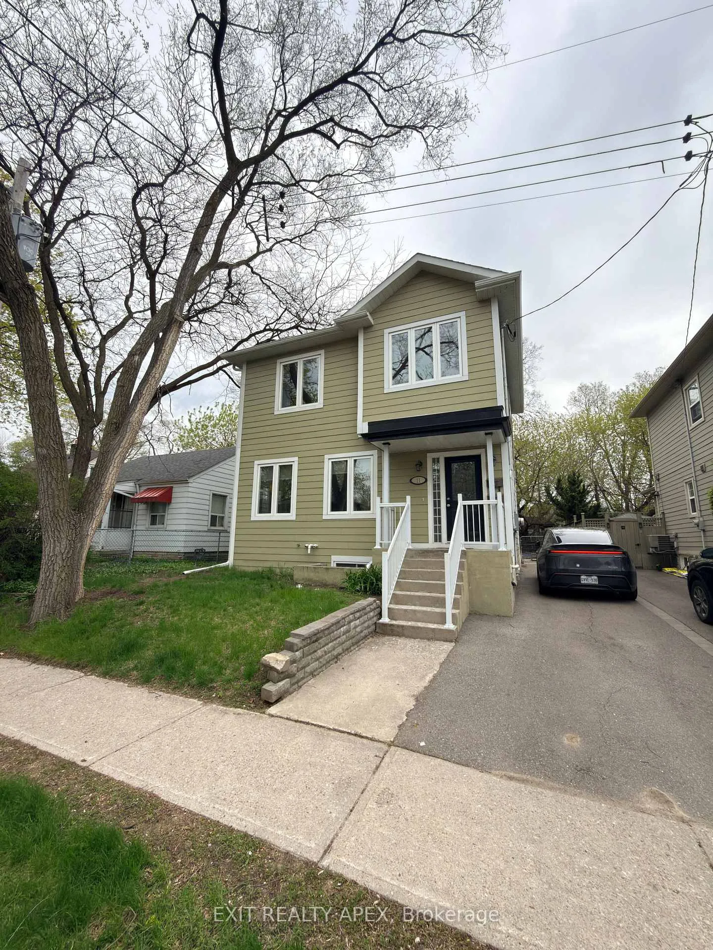 Photo 1 of 11 Uno Drive, Etobicoke, Stonegate-Queensway — HOMEH