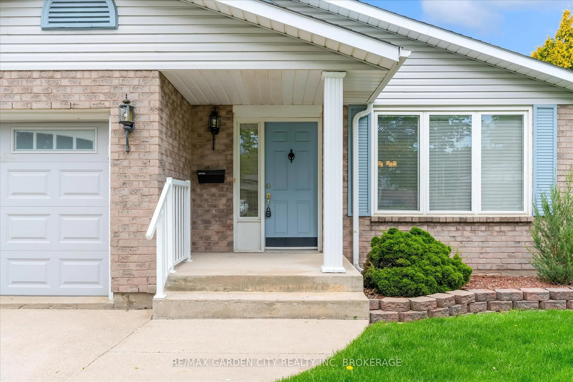 Photo 3 of 71 Hazel Street, St. Catharines, Burleigh Hill — HOMEH