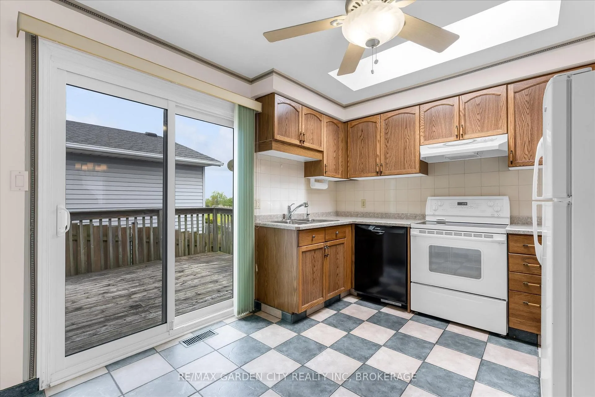 Photo 8 of 71 Hazel Street, St. Catharines, Burleigh Hill — HOMEH
