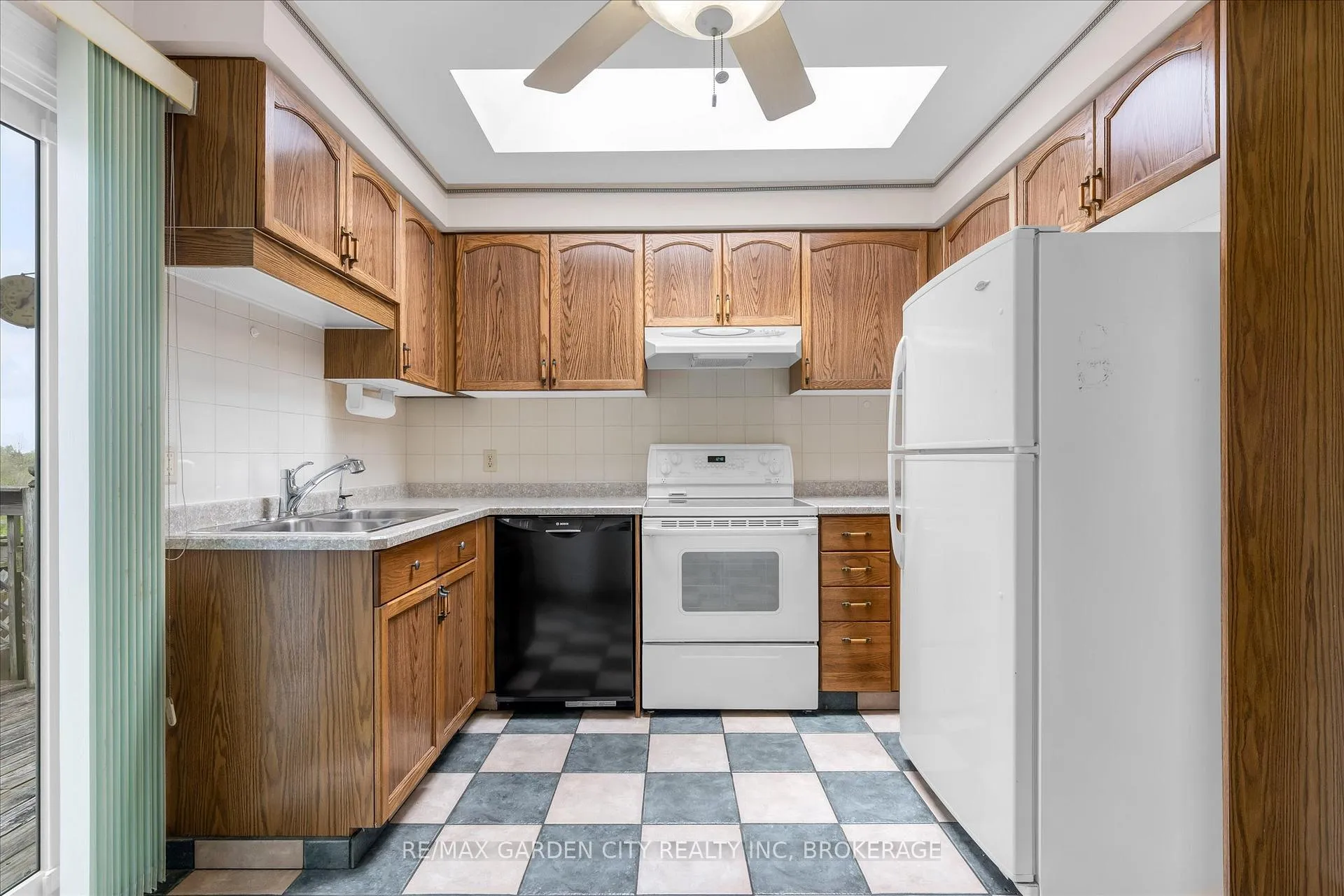 Photo 9 of 71 Hazel Street, St. Catharines, Burleigh Hill — HOMEH
