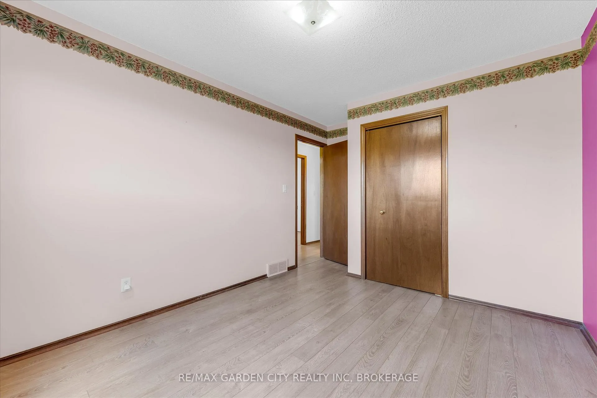 Photo 11 of 71 Hazel Street, St. Catharines, Burleigh Hill — HOMEH