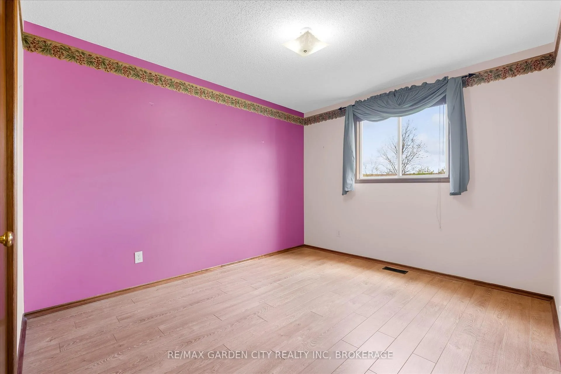 Photo 12 of 71 Hazel Street, St. Catharines, Burleigh Hill — HOMEH