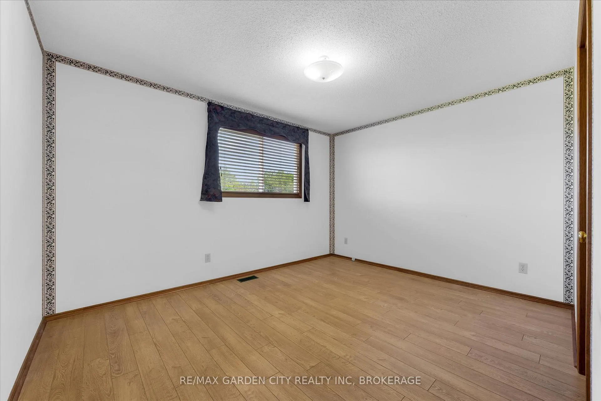 Photo 13 of 71 Hazel Street, St. Catharines, Burleigh Hill — HOMEH