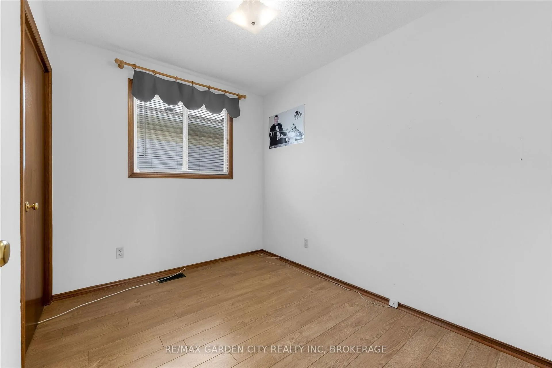 Photo 15 of 71 Hazel Street, St. Catharines, Burleigh Hill — HOMEH