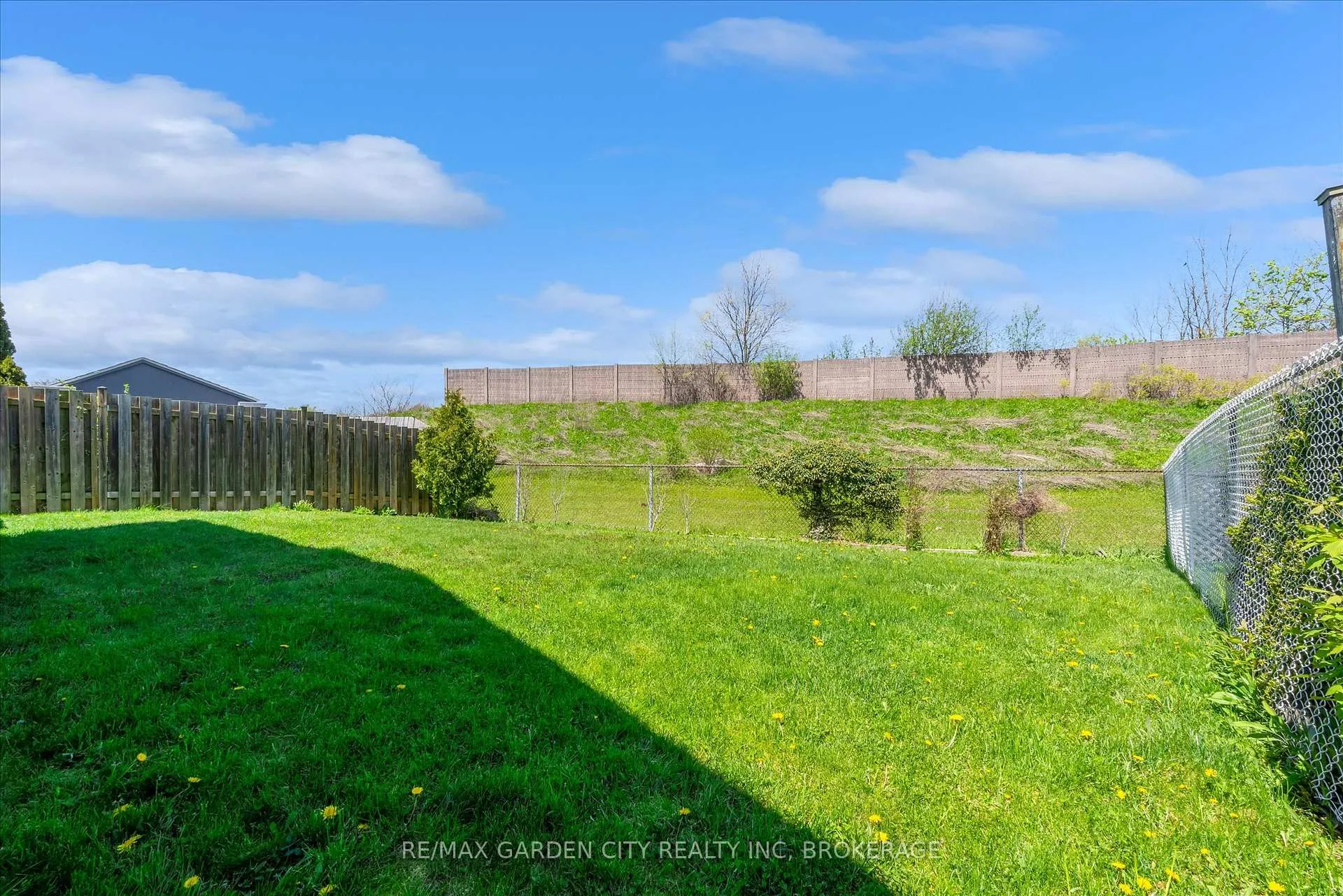 Photo 28 of 71 Hazel Street, St. Catharines, Burleigh Hill — HOMEH