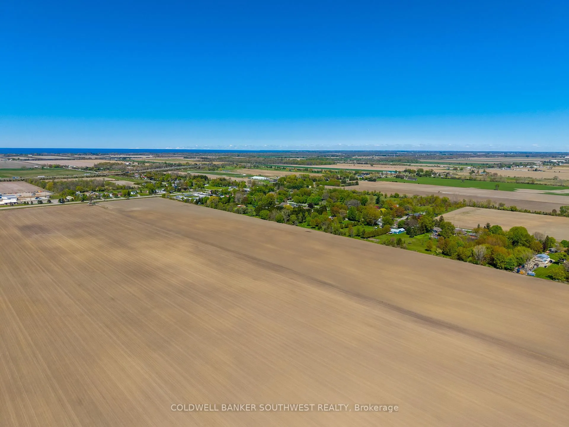 Photo 10 of 2053 London Line, Sarnia — HOMEH