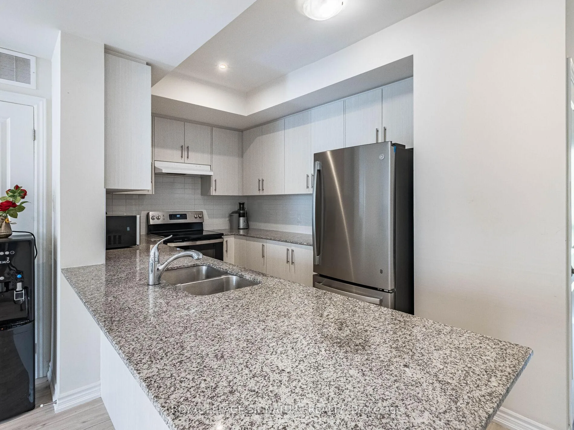 Photo 9 of Unit 45, 45 Knotsberry Circle, Brampton, Bram West — HOMEH