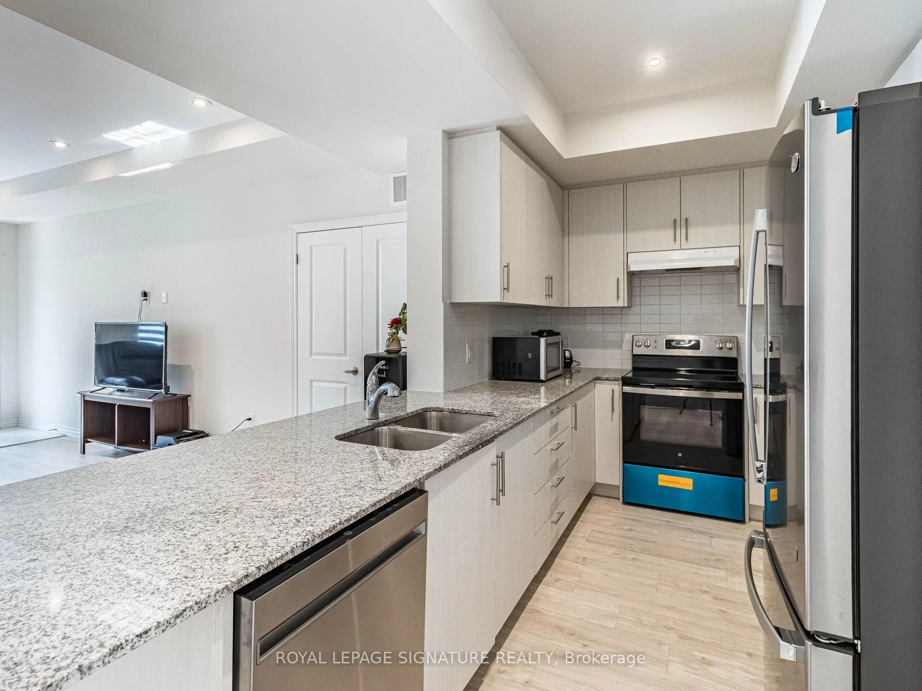 Photo 11 of Unit 45, 45 Knotsberry Circle, Brampton, Bram West — HOMEH