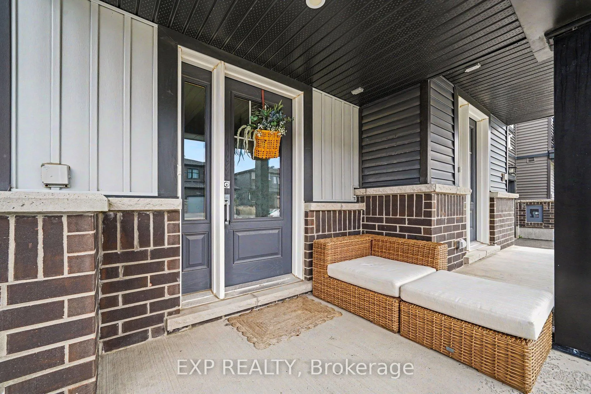 Photo 2 of 108 Teelin Circle, Ottawa, Barrhaven - Half Moon Bay — HOMEH