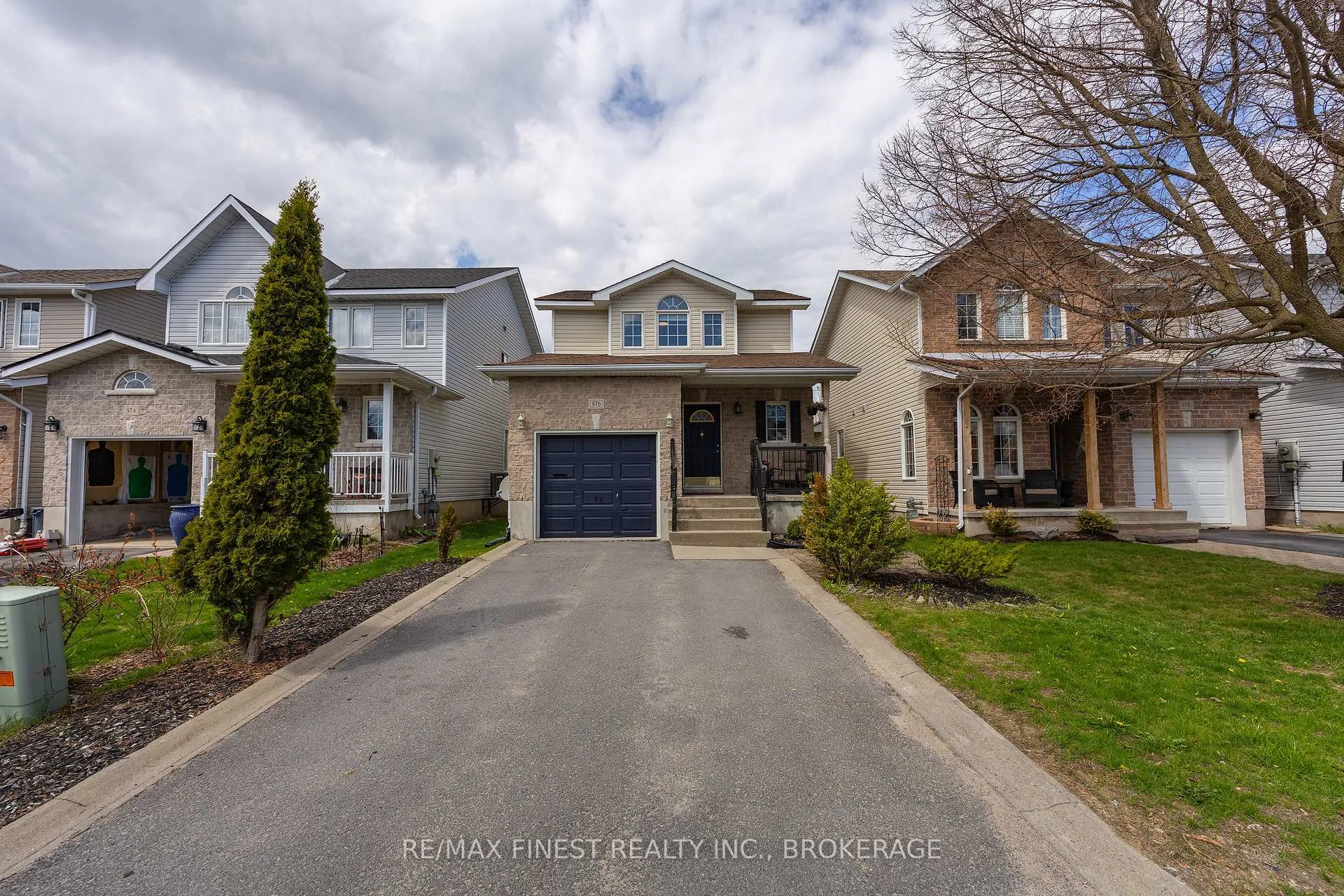 Photo 2 of 976 Bluffwood Avenue, Kingston, Kingston East (Incl Barret Crt) — HOMEH