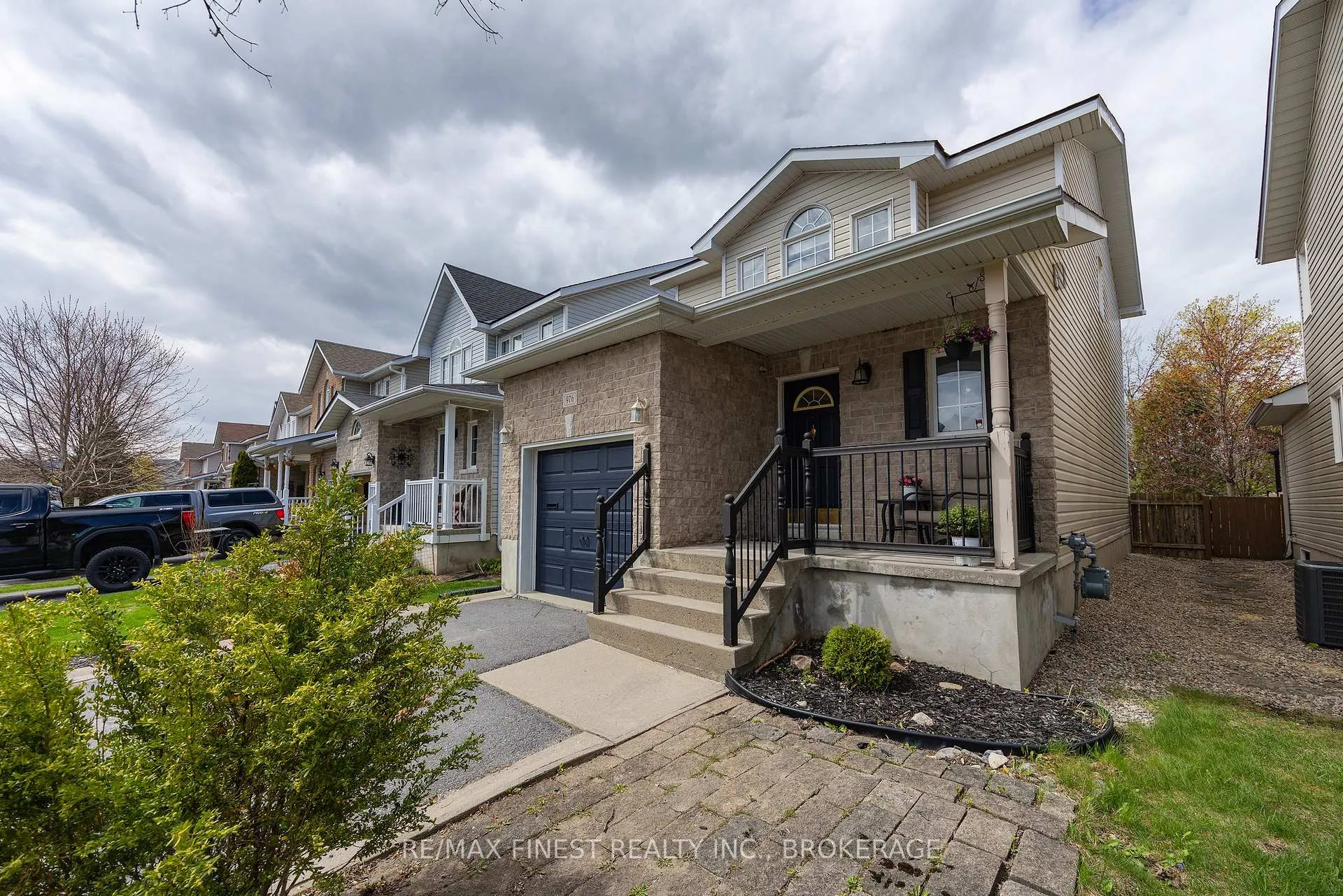 Photo 3 of 976 Bluffwood Avenue, Kingston, Kingston East (Incl Barret Crt) — HOMEH