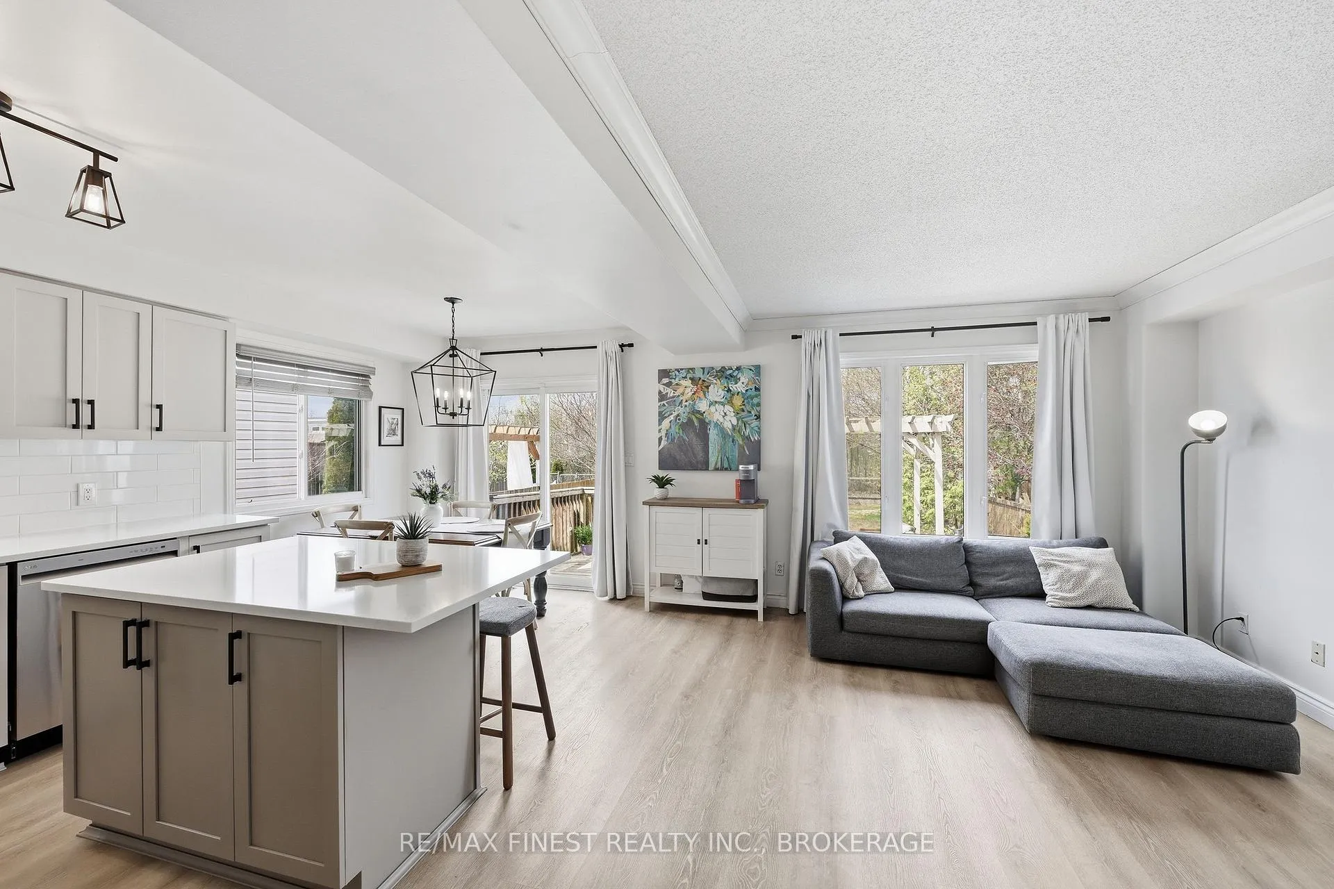 Photo 8 of 976 Bluffwood Avenue, Kingston, Kingston East (Incl Barret Crt) — HOMEH
