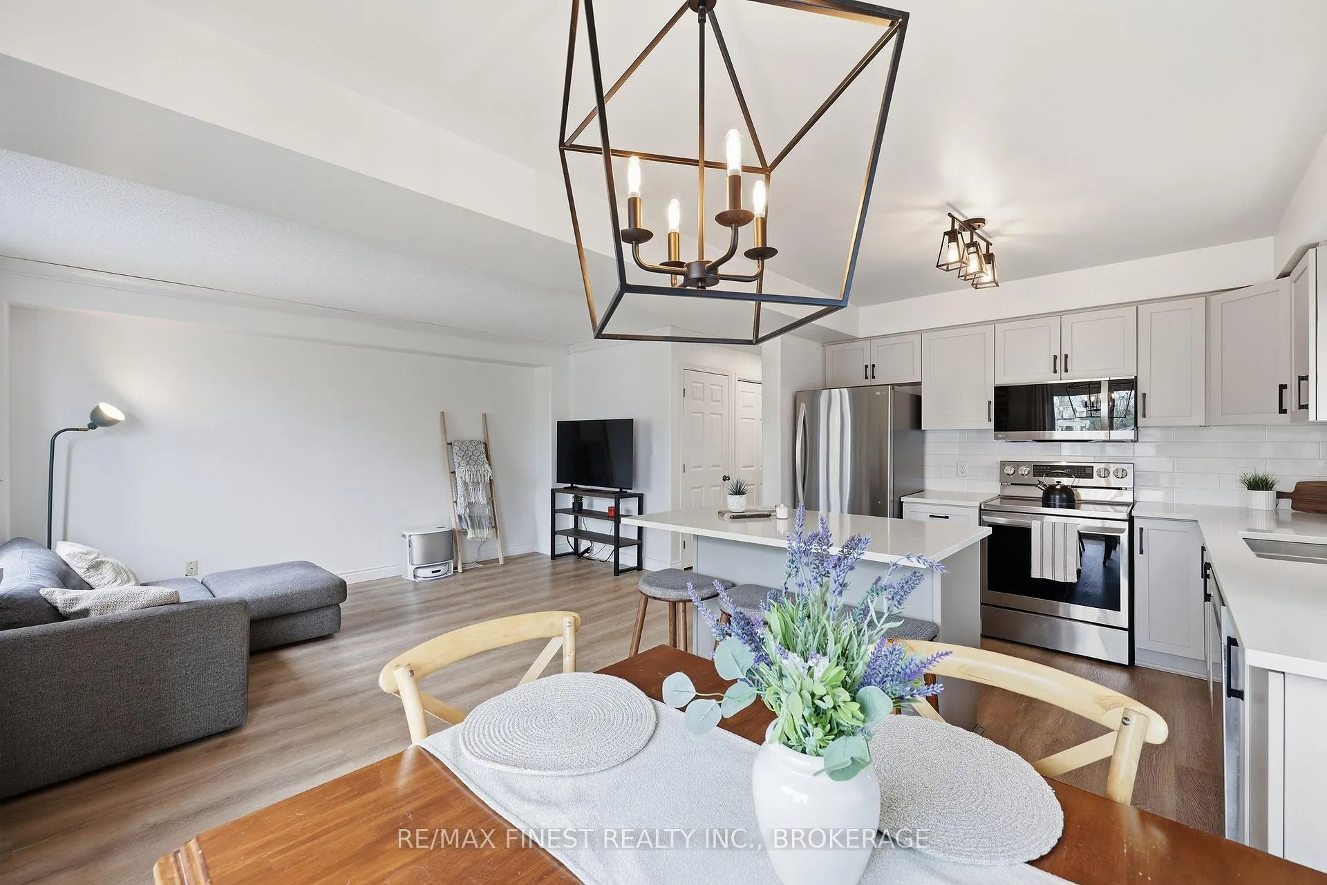 Photo 13 of 976 Bluffwood Avenue, Kingston, Kingston East (Incl Barret Crt) — HOMEH
