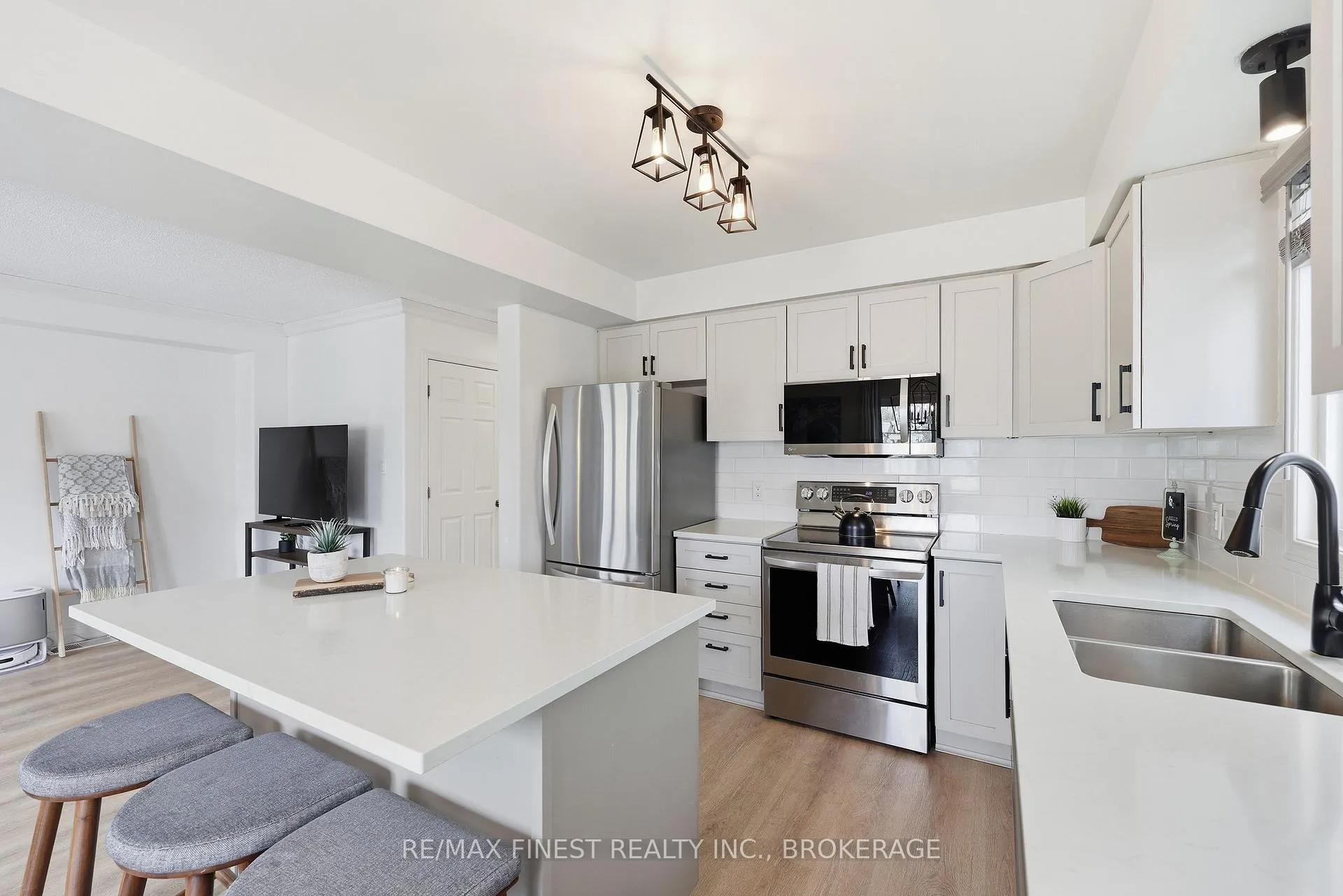 Photo 16 of 976 Bluffwood Avenue, Kingston, Kingston East (Incl Barret Crt) — HOMEH