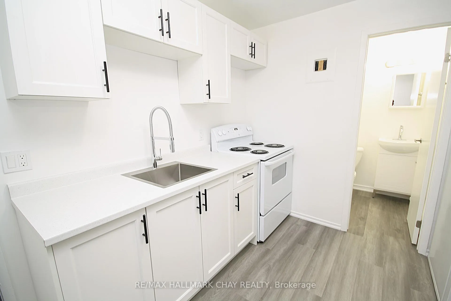 Photo 2 of Unit 3, 58 Queen Street W, Springwater, Elmvale — HOMEH