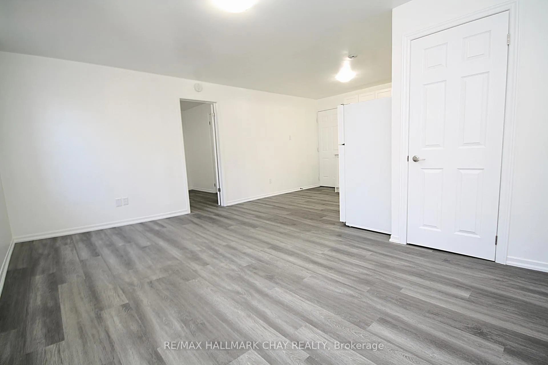 Photo 4 of Unit 3, 58 Queen Street W, Springwater, Elmvale — HOMEH