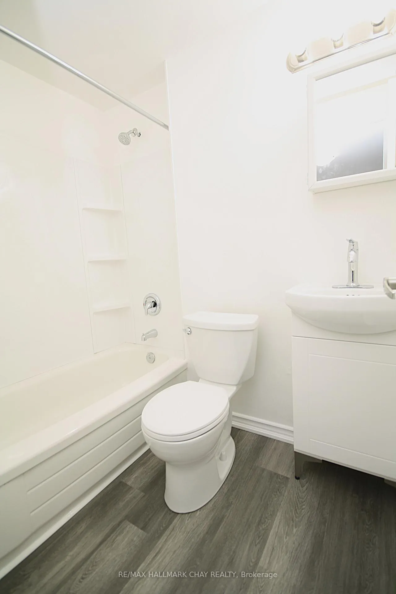 Photo 5 of Unit 3, 58 Queen Street W, Springwater, Elmvale — HOMEH