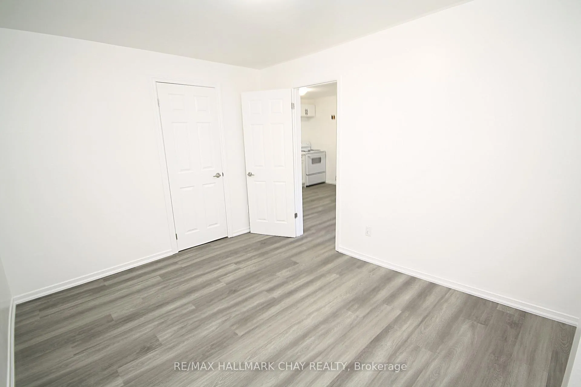 Photo 7 of Unit 3, 58 Queen Street W, Springwater, Elmvale — HOMEH