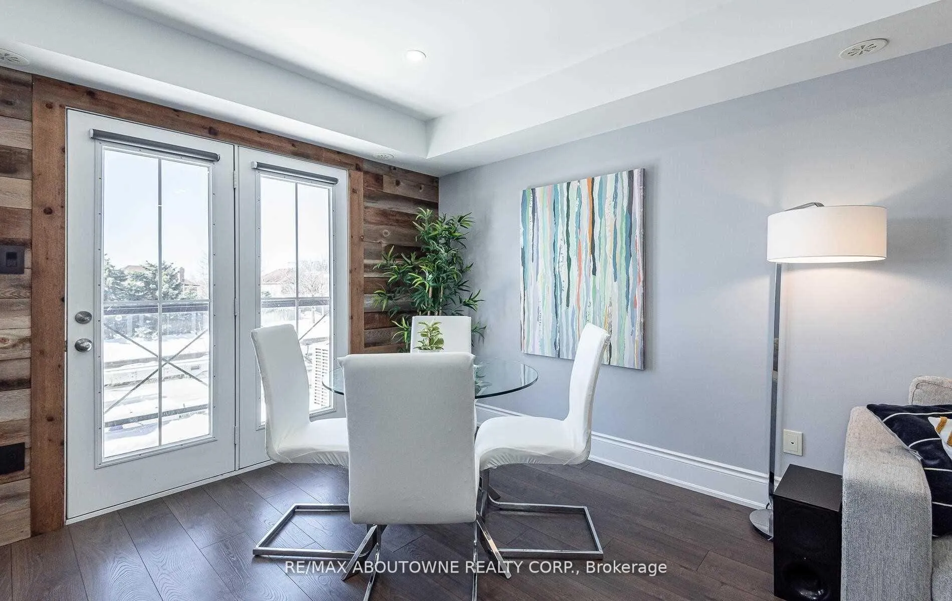 Photo 7 of Unit 8, 2557 Sixth Line, Oakville, River Oaks — HOMEH