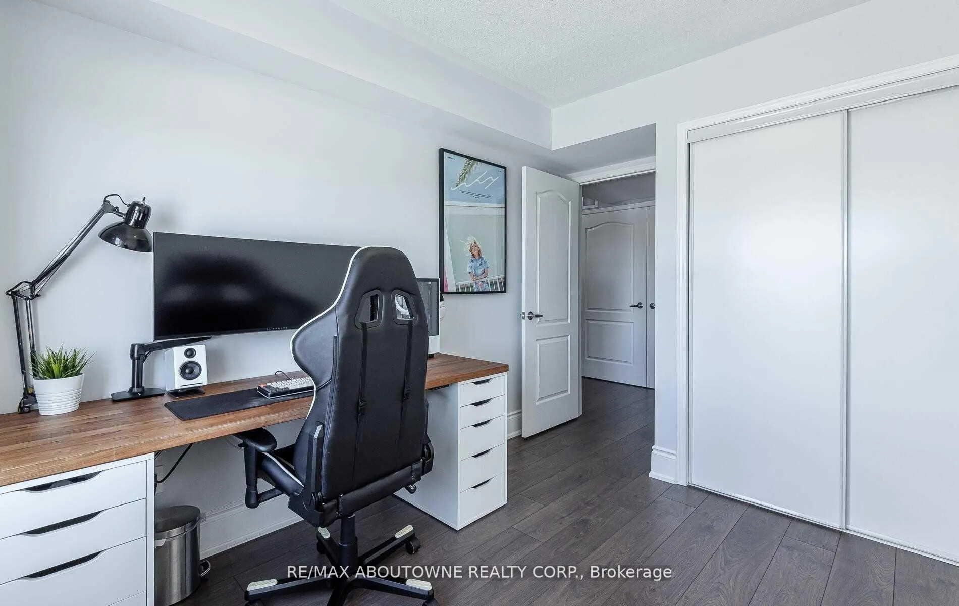 Photo 16 of Unit 8, 2557 Sixth Line, Oakville, River Oaks — HOMEH