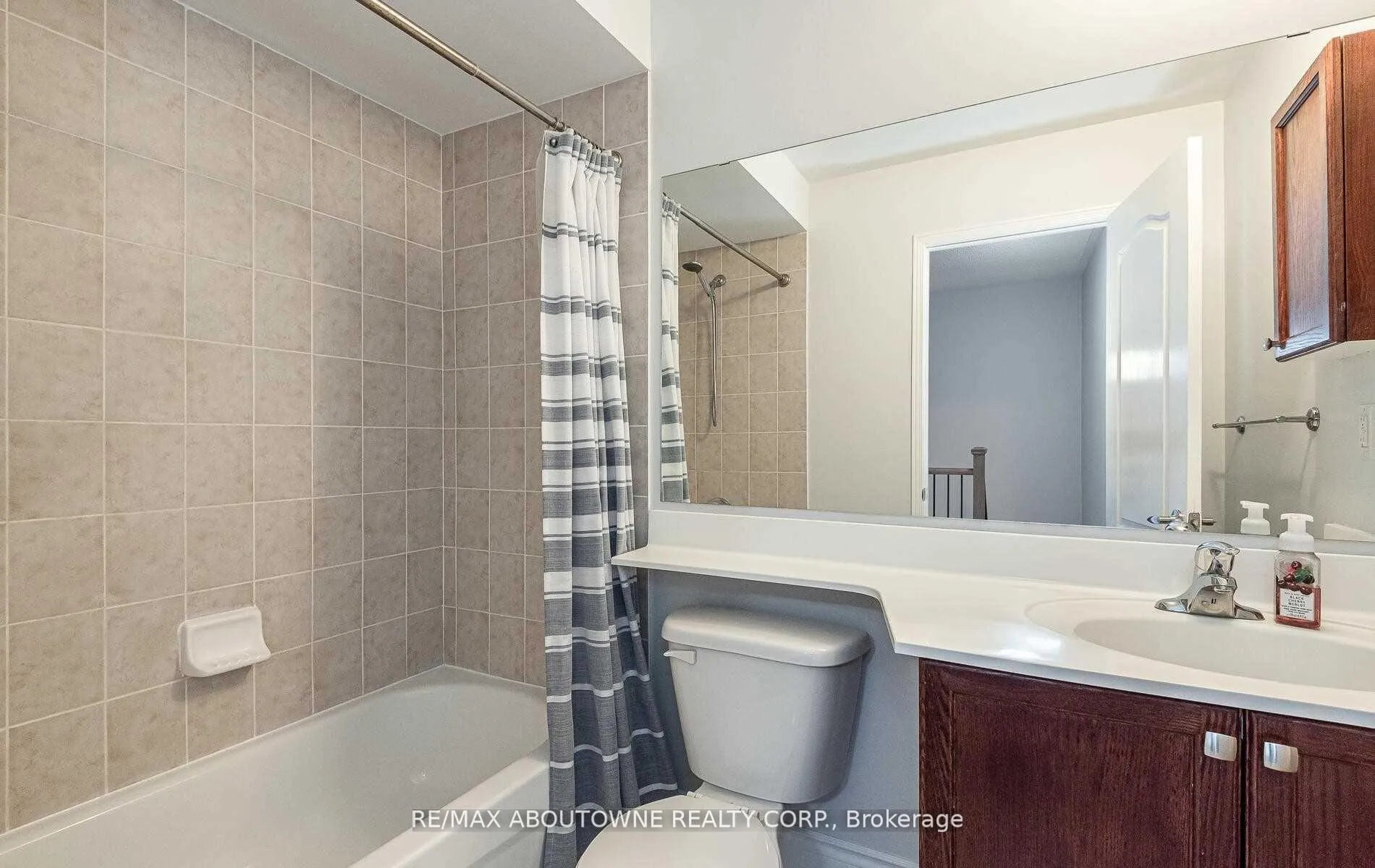 Photo 18 of Unit 8, 2557 Sixth Line, Oakville, River Oaks — HOMEH