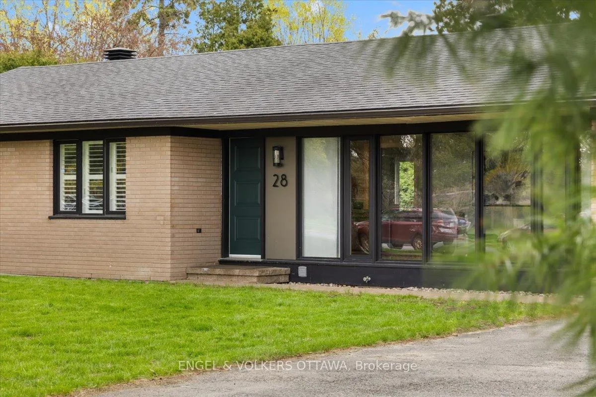 Photo 4 of 28 Leacock Drive, Ottawa, Kanata - Beaverbrook — HOMEH
