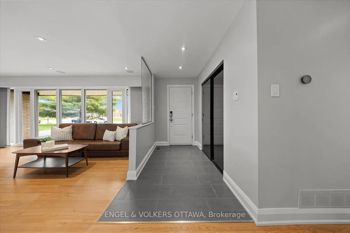 Photo 7 of 28 Leacock Drive, Ottawa, Kanata - Beaverbrook — HOMEH