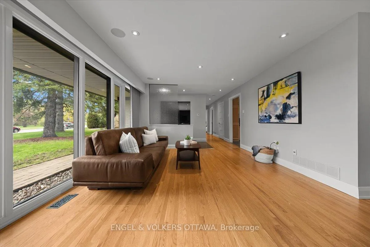 Photo 10 of 28 Leacock Drive, Ottawa, Kanata - Beaverbrook — HOMEH