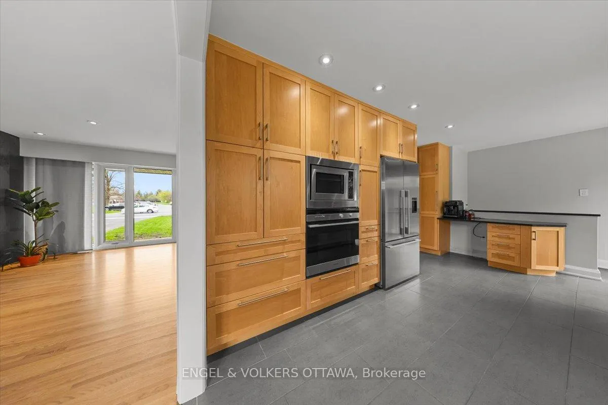 Photo 15 of 28 Leacock Drive, Ottawa, Kanata - Beaverbrook — HOMEH